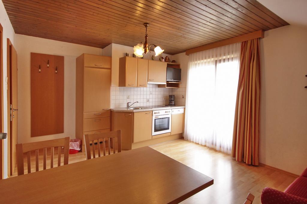 ホテル Haus Schluder - Familie Stanitzer ヴァイセンゼー 部屋 写真
